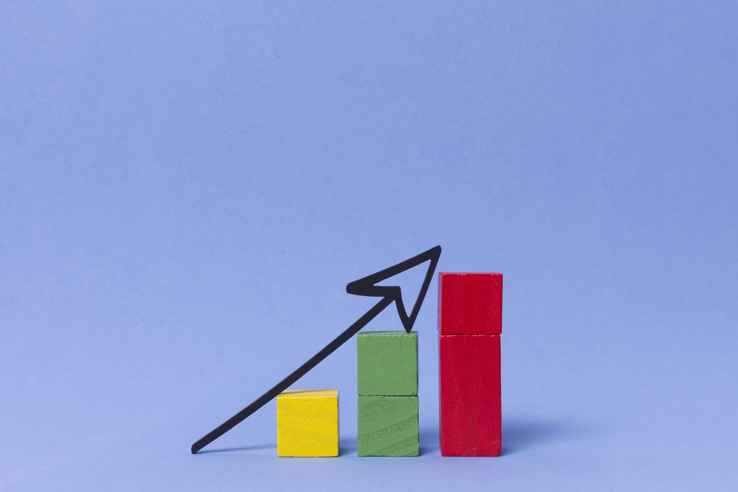 colourful-cubes-pointy-arrow (1)